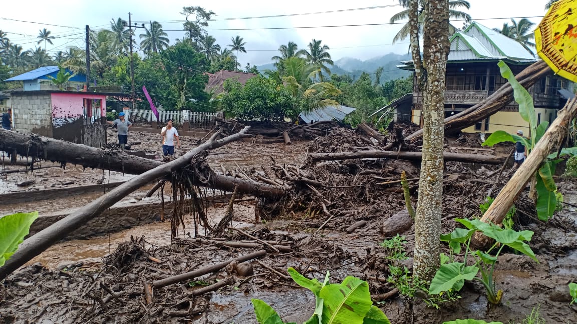 Satu Jam Diguyur Hujan Deras, Desa Klabat Diterjang Banjir Bandang ...